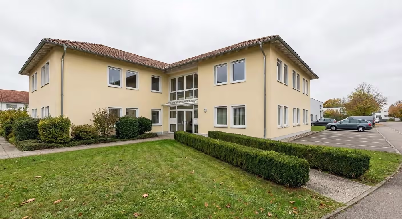 Professionelle Außenanlagenpflege – gepflegte Grünflächen für Unternehmen